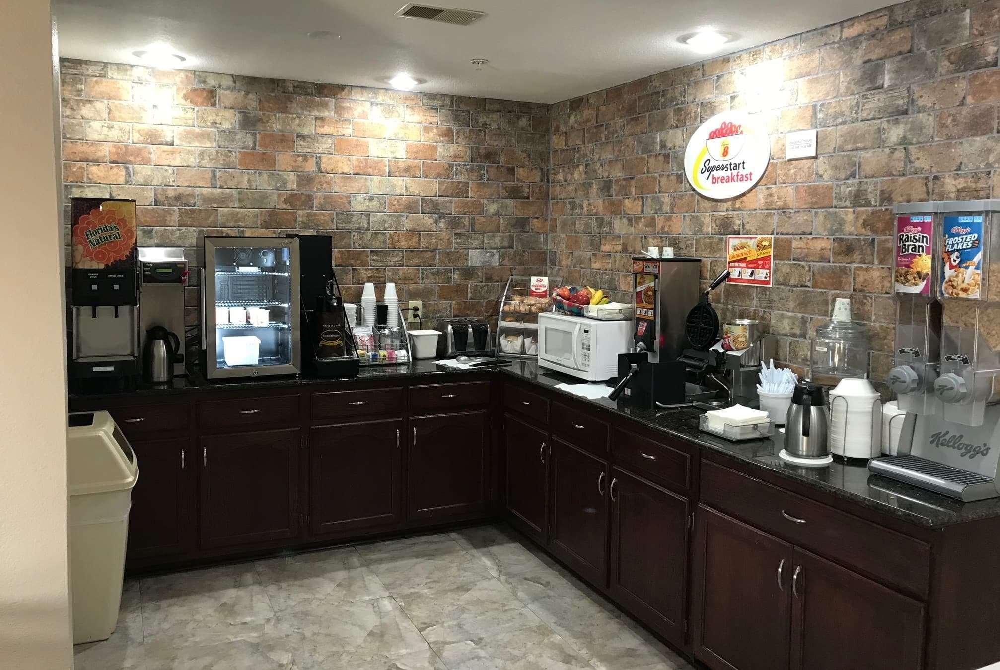Super 8 By Wyndham Hernando Exterior photo